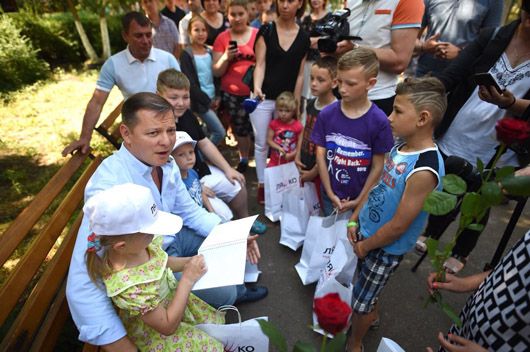 Напередодні Дня захисту дітей Ляшко відвідав дитбудинок у селі Мокрець на Київщині
