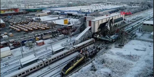 У Туреччині зіштовхнулись потяги: 9 загиблих, 48 поранених