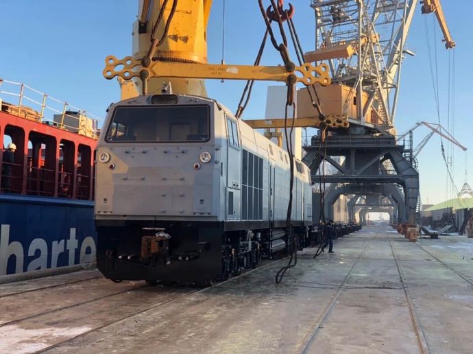 В Україну прибули зі США п'ять локомотивів