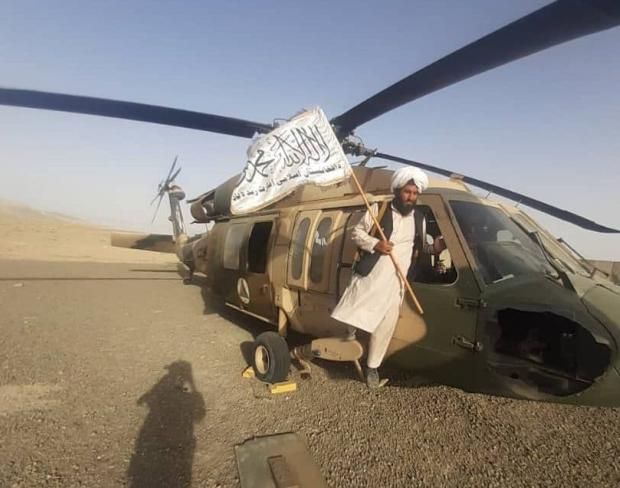 Понад 100 військових гелікоптерів захоплені талібами