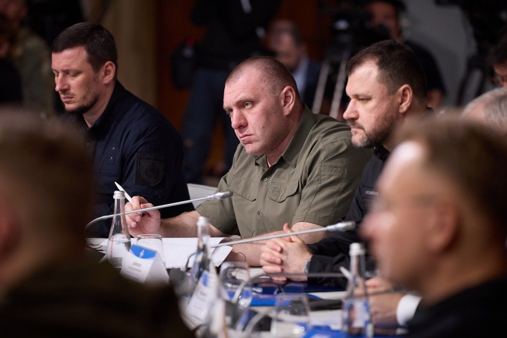 Василь Малюк (в центрі) під час засідання Конгресу місцевих та регіональних влад у Чернівцях.