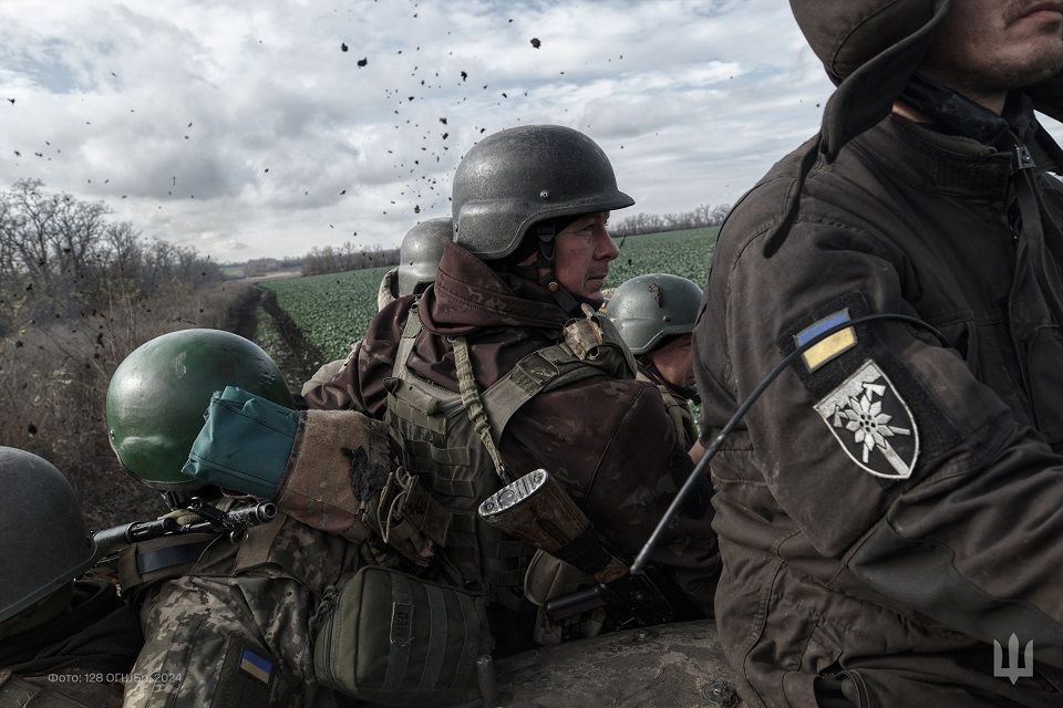 Українські воїни виснажують ворога вздовж всієї лінії бойового зіткнення та завдають йому втрат.