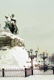 Пам'ять без пам'ятника: монументів у Києві — скільки й кому хочеш, а Соборності на місці її проголошення — катма