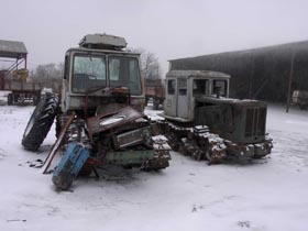 Трактор в полі дир-дир