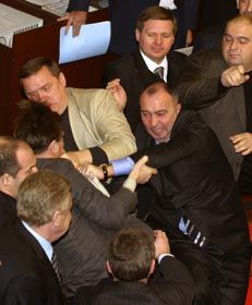 I роки тому, i по цей день в українському парламентi  киплять пристрастi.
