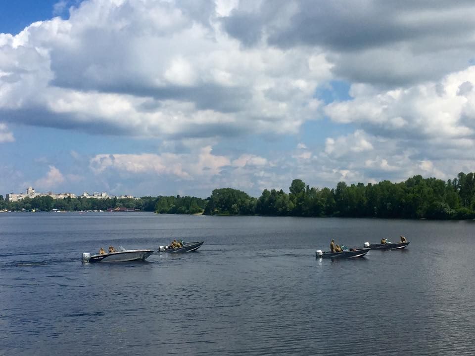 На Київщині на бракон’єрів «полює» озброєний рибний патруль