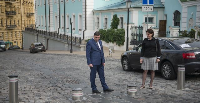 Андріївський узвіз у Києві нарешті закрили для авто