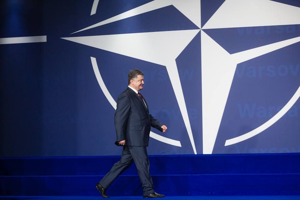 Порошенко хоче від НАТО програму з деокупації Криму, але отримав пакет з реформування оборонки