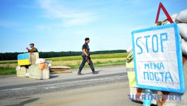 Постовий на блокпосту застрелив в'язня з Єнакієвого, який намагався відібрати автомат