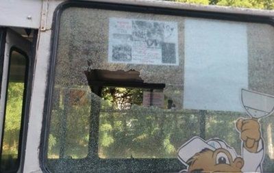 Підлітки обстріляли тролейбус в Хмельницькому з пневматики