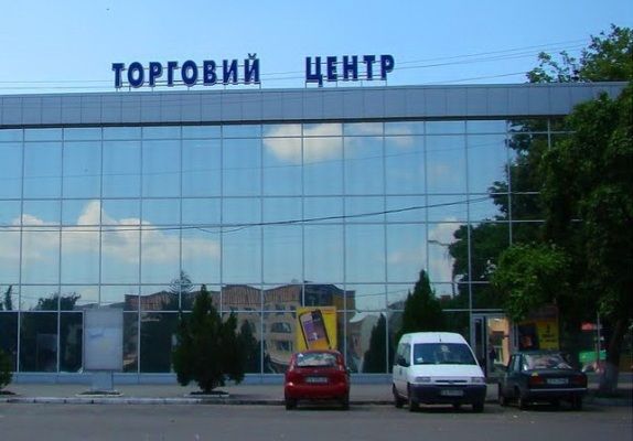 У Смілі грабіжники виволочили з торгового центру сейф із золотом та діамантами