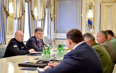 Петро Порошенко посилює боєготовність біля Криму та на Донбасі