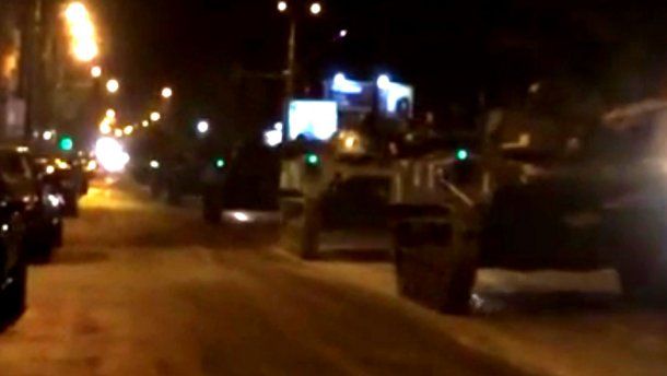 Вночі вулицями Києва пройшла колона танків і БТР