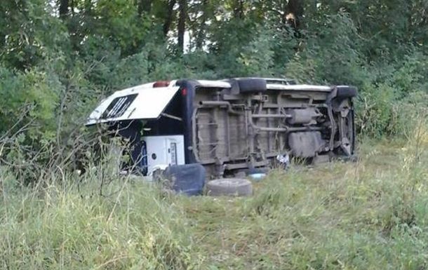 На Хмельниччині перекинувся автобус з прочанами