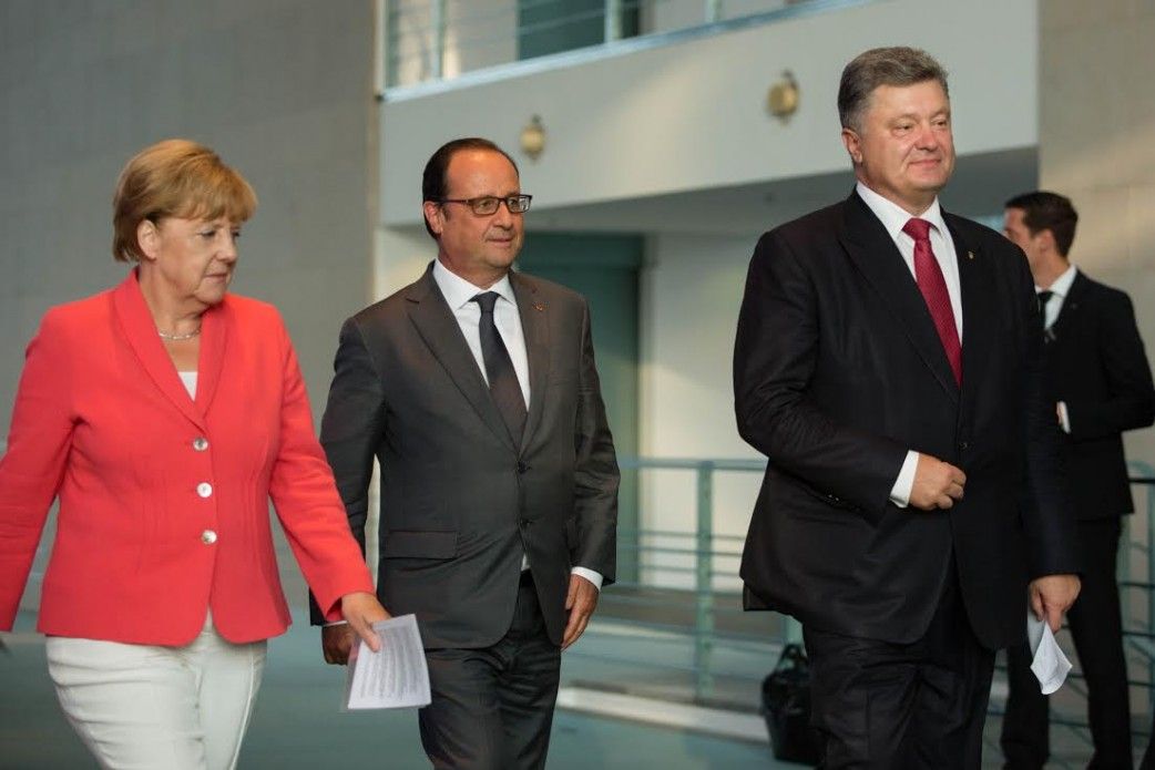 Ангела Меркель і Франсуа Олланд пообіцяли врегулювати ситуацію в Криму