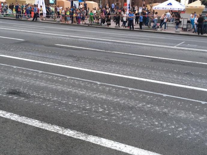 Міноборони посварилося з "Київавтодором" через парад і зіпсований асфальт