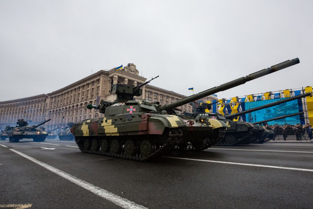 Парад в Києві зібрав чотирьох президентів України (фото)