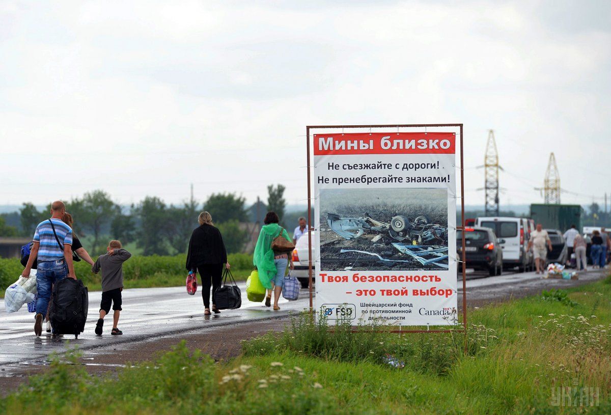 Пункт пропуску "Мар'їнка" з мирними жителями атакували з мінометів