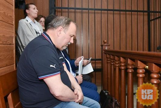 І буде суд: чиновник Миколаївщини Микола Романчук вивчає справу в компанії чотирьох адвокатів