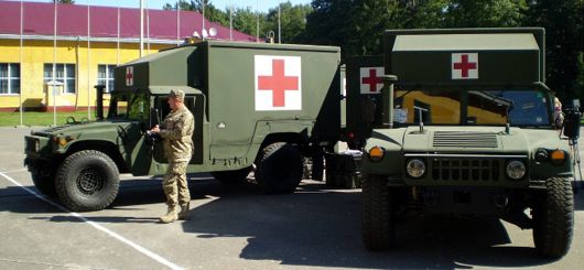 США передали  п’ять медичних автомобілів для бійців АТО