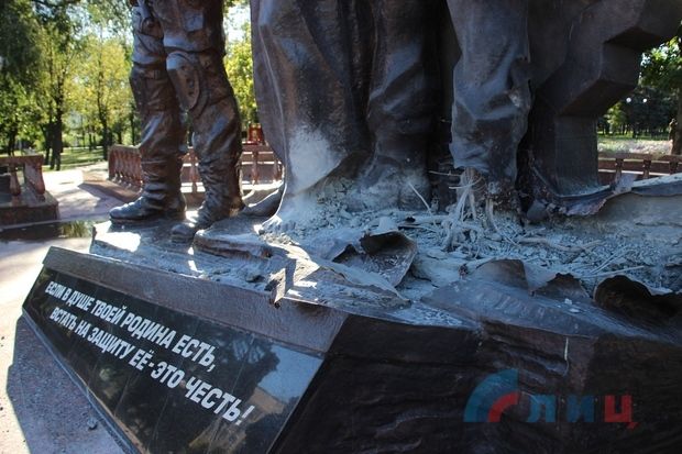 Вночі у Луганську підірвали пам'ятник бойовикам