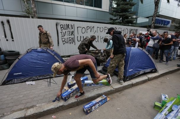 Телеканал «Інтер» заблоковано другий день поспіль