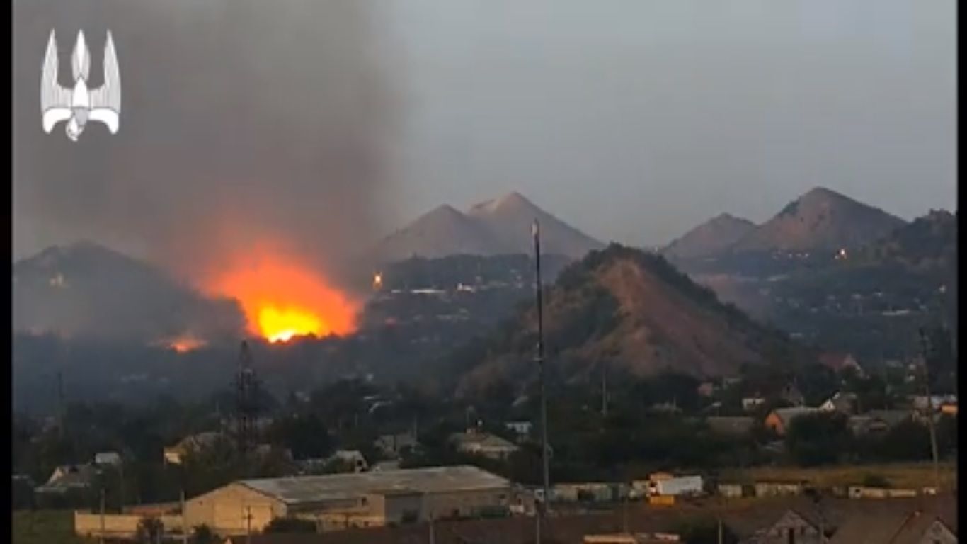 Під Донецьком горять боєприпаси бойовиків ДНР