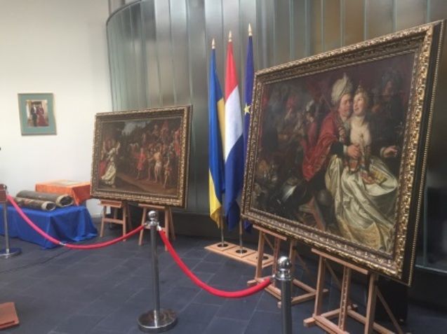 Нідерланди отримали від України картини, вкрадені десятиріччя тому