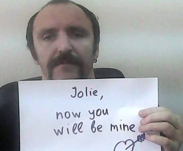 Художник Андрій Єрмоленко пропонує Анджеліні Джолі вийти за нього