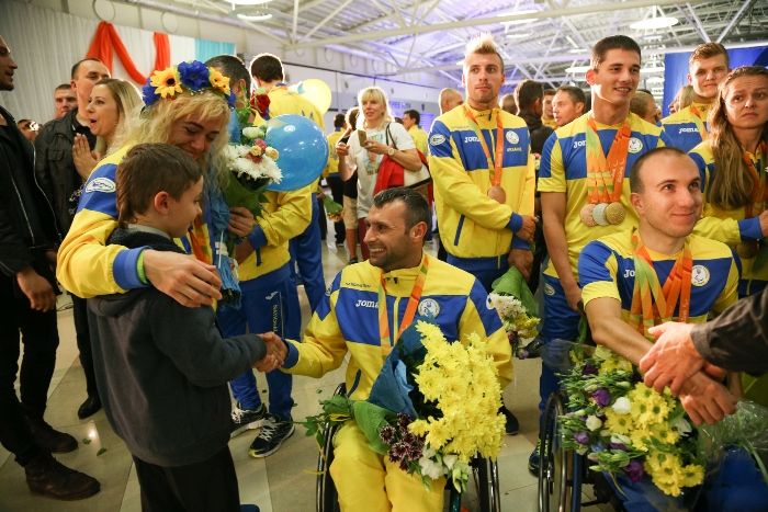У Борисполі зустрічають паралімпійців як героїв (фото)