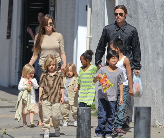 Анджеліна Джолі хоче позбавити Бреда Пітта права спілкуватися з дітьми