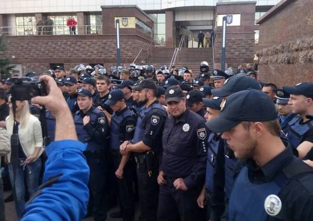 В Києві з правоохоронцями побились прихильники Віти Заверухи