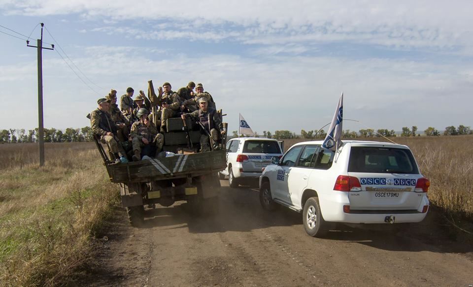 Українські військові почали облаштування посту для ОБСЄ біля Петровського