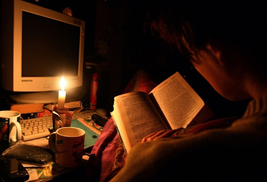 Темна перспектива: через брак електроенергії взимку в Україні відключатимуть світло