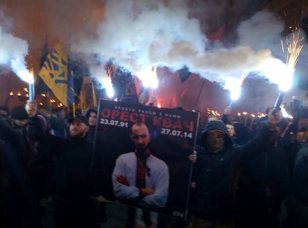 Правий сектор та Азов проводять Марш націй до дня захисника України