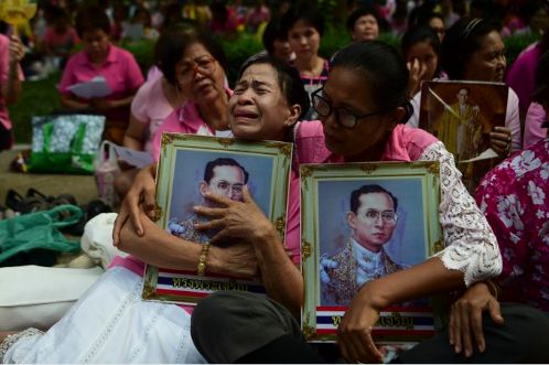 Українців попросили не вдягатись яскраво у Таїланді через траур