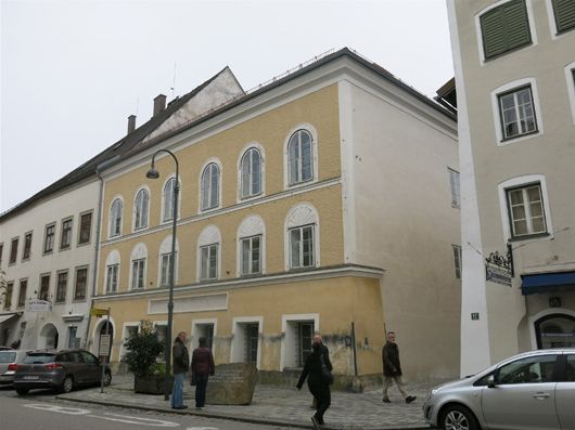 «Гітлер капут». Що побудують на місці будинку фюрера в Австрії