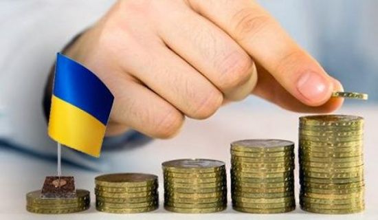 Черга по власні гроші: що і хто заважає притоку грошей до України з-за кордону