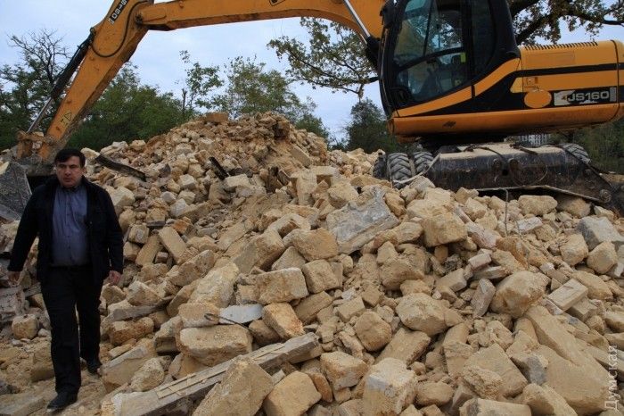 Труханов проти Саакашвілі: в Одесі демонстративно зруйнували старовинну дачу Докса