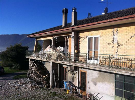 Після потужного землетрусу в Італії тисячі людей залишились без даху над головою