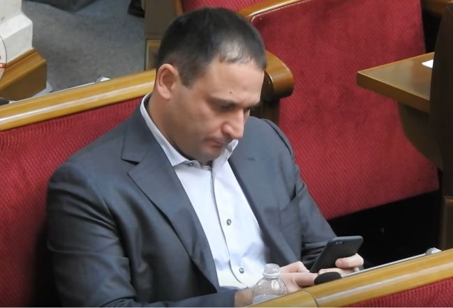 Дмитро Добкін на засіданні Ради купив тур за 135 тисяч євро (відео)