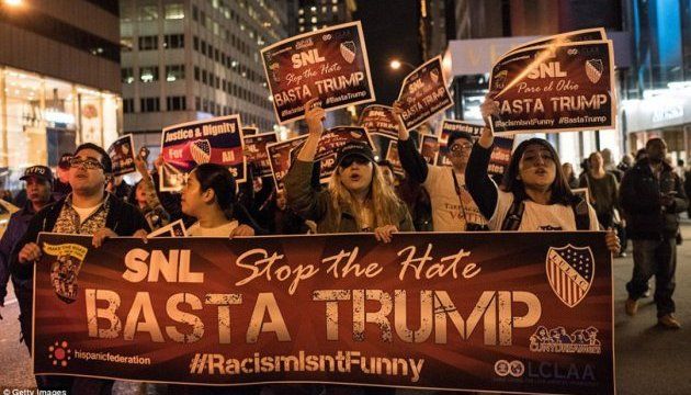 У США проти Трампа вийшли на демонстрації тисячі людей (відео)