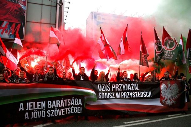 У Польші націоналісти спалили український прапор