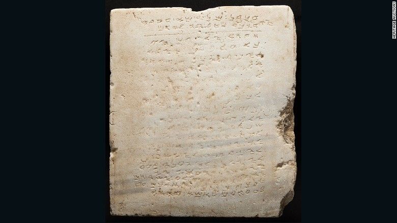 У США продали найдавнішу скрижаль із десятьма заповідями