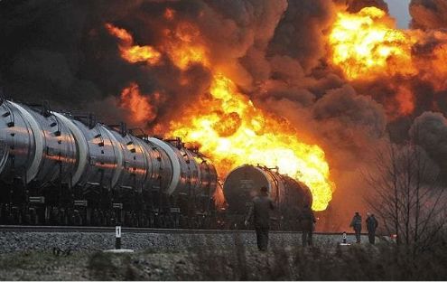 В Болгарії вибухнули цистерни з газом після аварії потяга, є загиблі