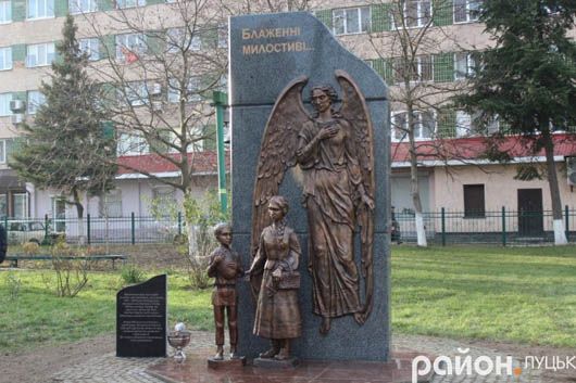 Пам’ятник милосердю: у Луцьку вшанували волинян, які після війни ділилися останнім шматком хліба