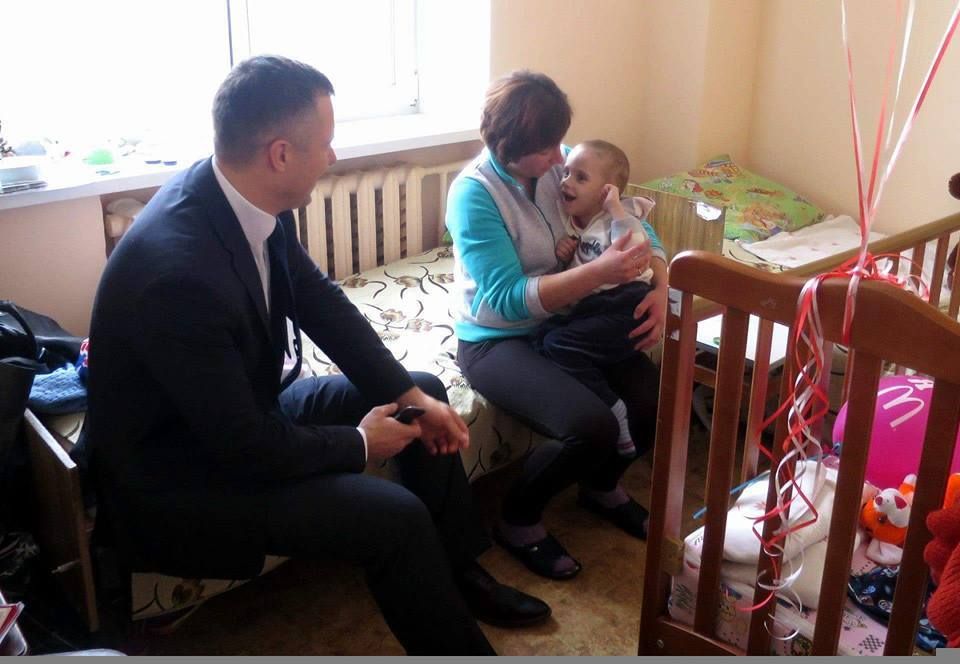 Хлопчика з гарячкою залишили вмирати в інтернаті зі словами: "Це рослина, вона повинна померти"