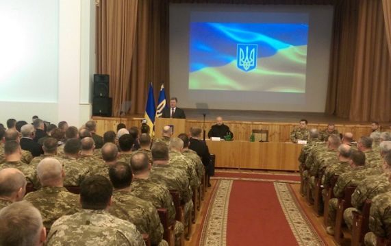 Порошенко та Турчинов розповіли про головні загрози та успіхи України командуванню ЗСУ (відео)