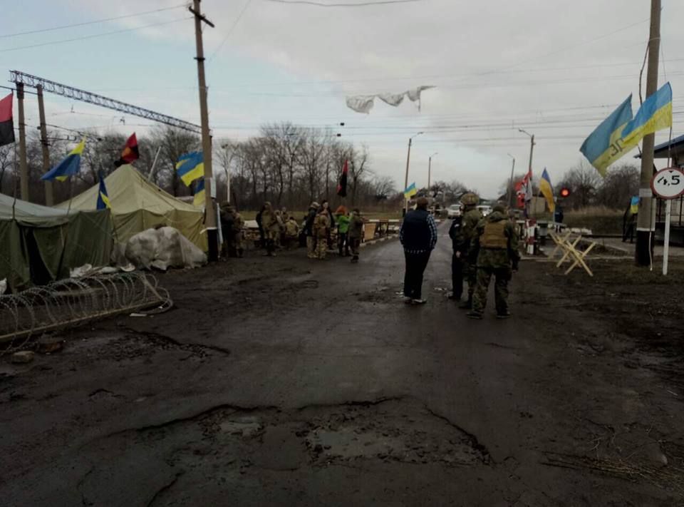 Під Торецьком сталися сутички між блокувальниками і тітушками (фото)