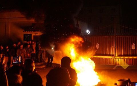 Нічні мітинги проти розгону торгової блокади охопили Україну (фото, відео)